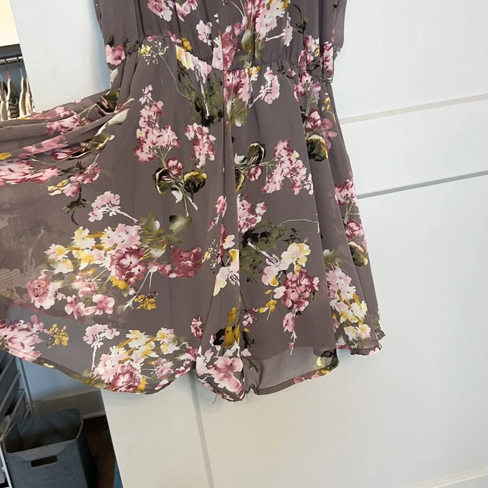 FLORAL ROMPER - Picture 3 of 6